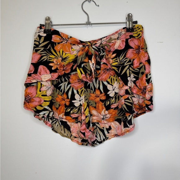 Billabong Floral Print High Waist Tie Front Shorts Medium - Picture 1 of 8